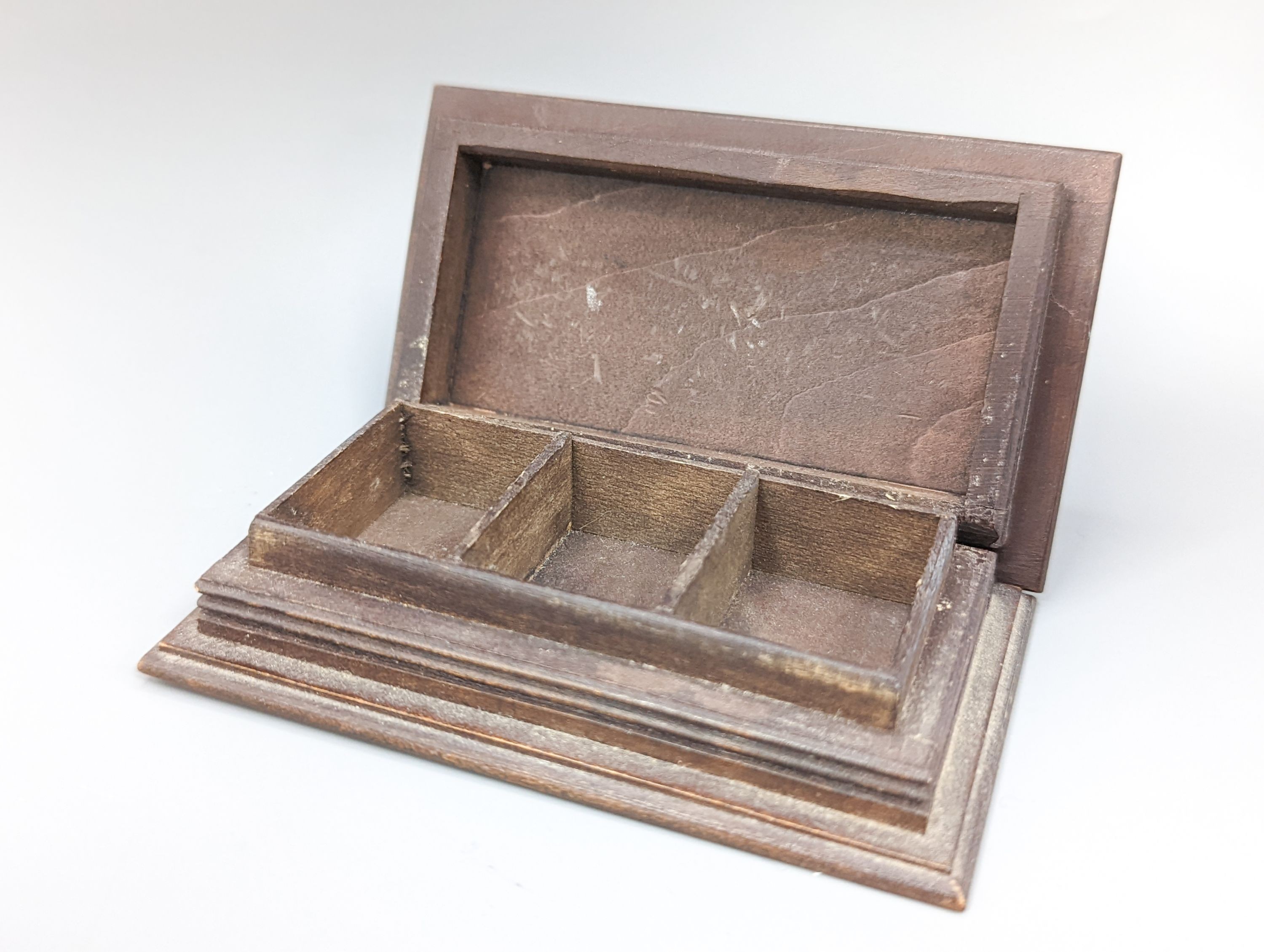 A Black forest carved bear cruet, width 13cm, and a similar stampbox, early 20th century